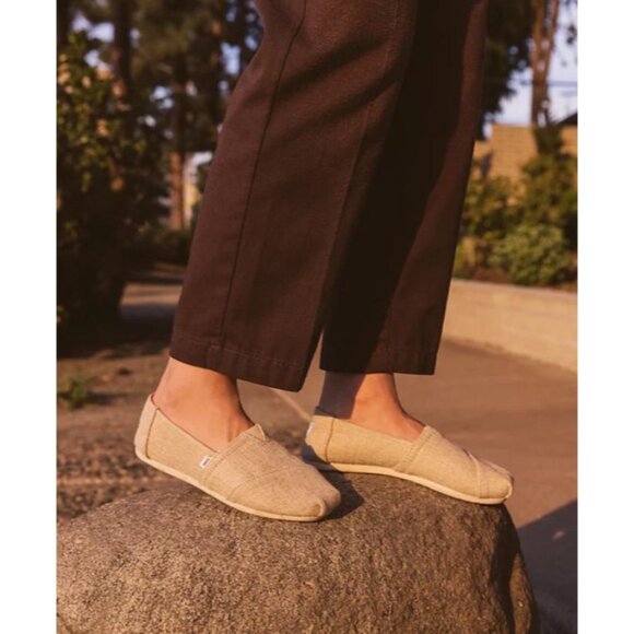 Toms White and Tan Flats Espadrille Style - Picture 10 of 13